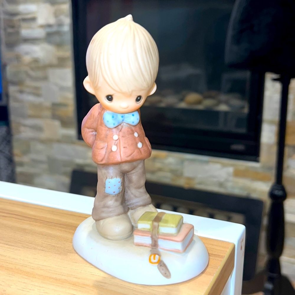 Vintage Jonathan & David 1979 “It’s what’s inside that counts” figurine.